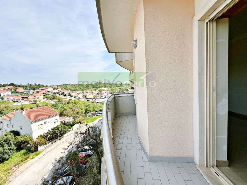 T3 Luminoso em Tomar com Parqueamento e Arrecadação. Ótima Localização - Grande imagem: 5/29