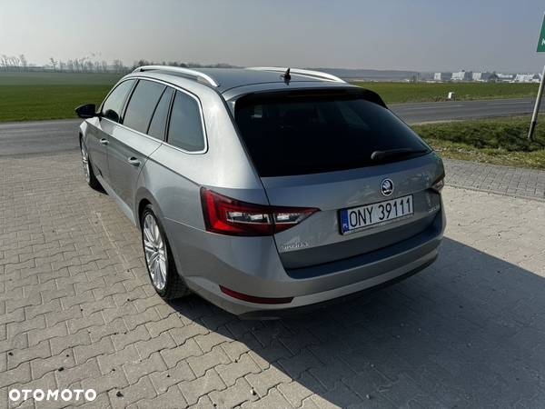 Skoda Superb Combi 2.0 TDI DSG Ambition - 16