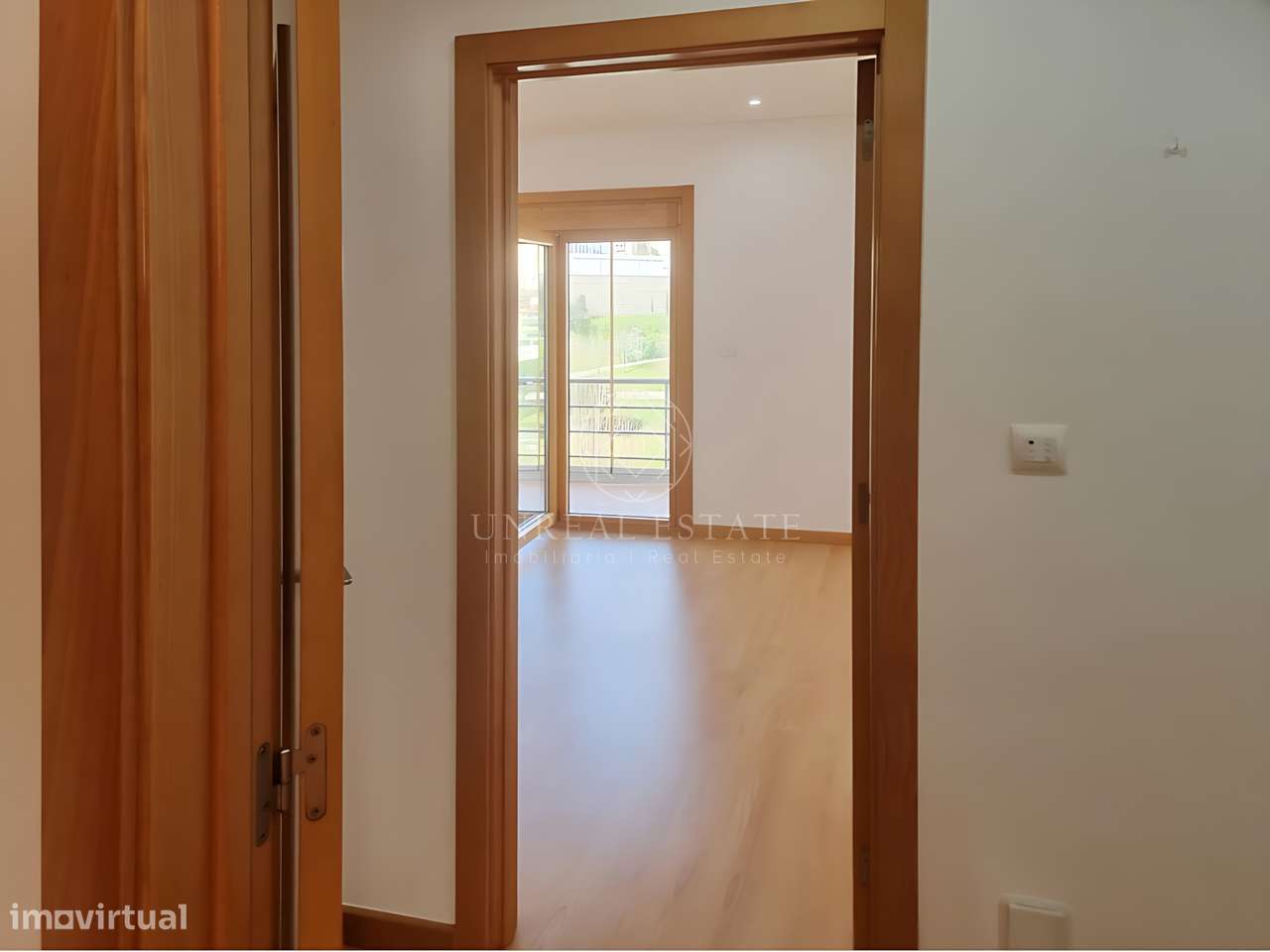 Apartamento T3, renovado, com varandas e 4 parqueamentos, Colinas do C-16