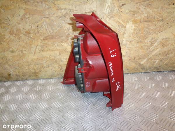 LAMPA PRAWY TYŁ PEUGEOT 307 FL KOMBI SW 05- - 3