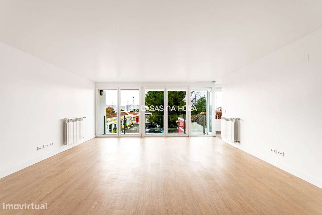 T4 moderno e renovado junto à Avenida Torre de Belém - Grande imagem: 3/29