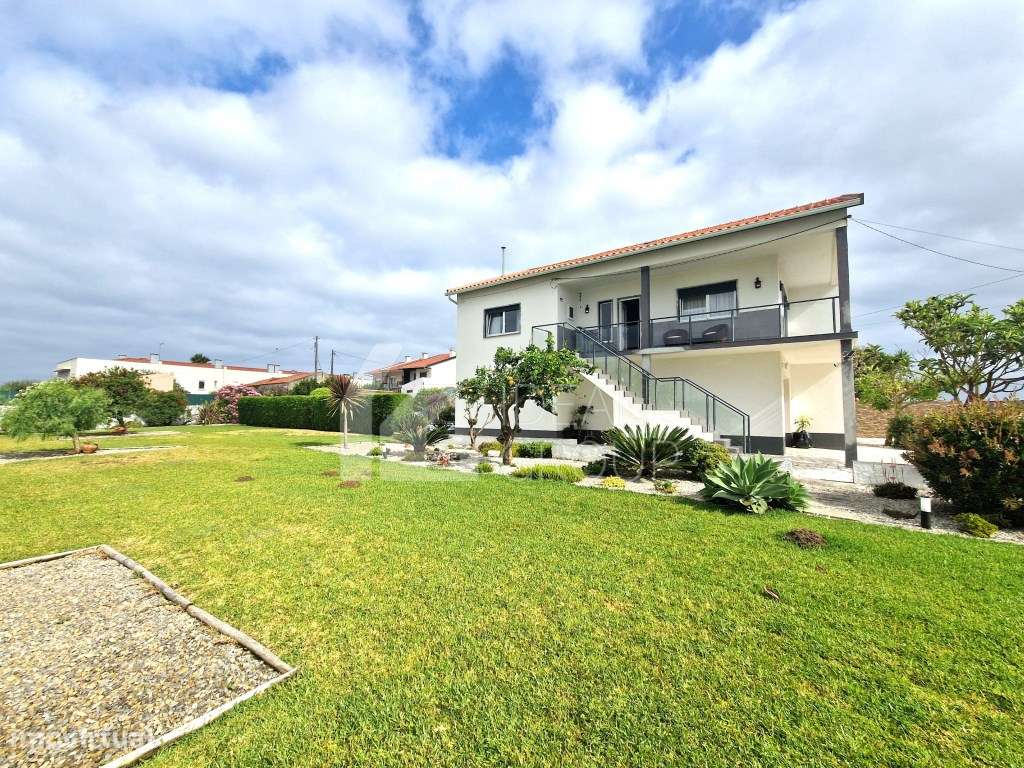 Moradia com Piscina em lote de 1.599 m² na Silveira-24