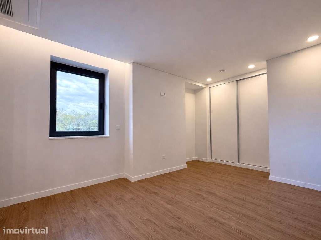 Moradia T3 com Terraço Panorâmico e Jardim-19