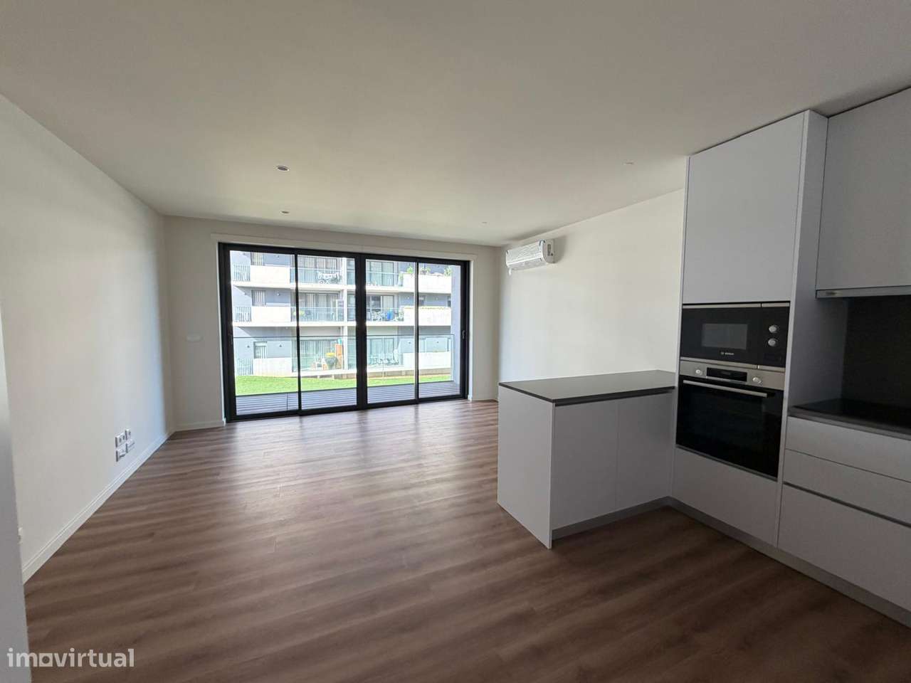 Apartamento T2 Varanda Garagem Pronto Habitar Parque Lavandeira-23