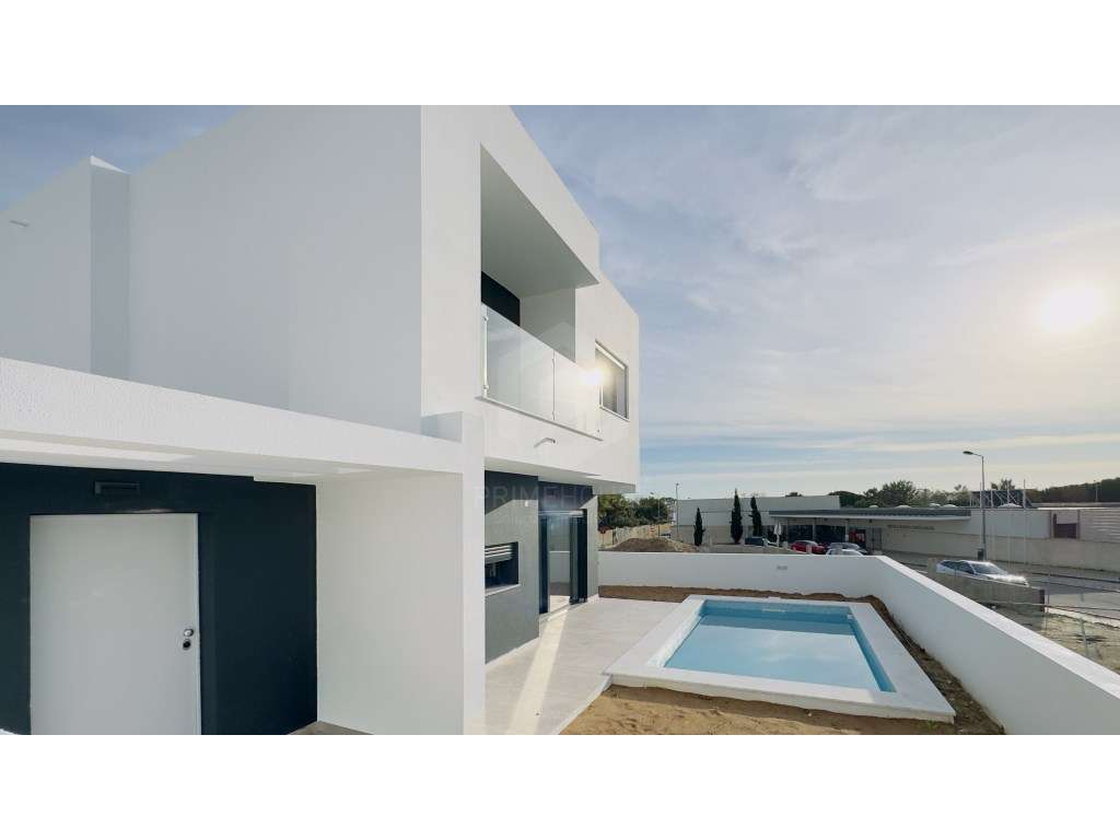 Moradia T4 com piscina - Quintinhas-41