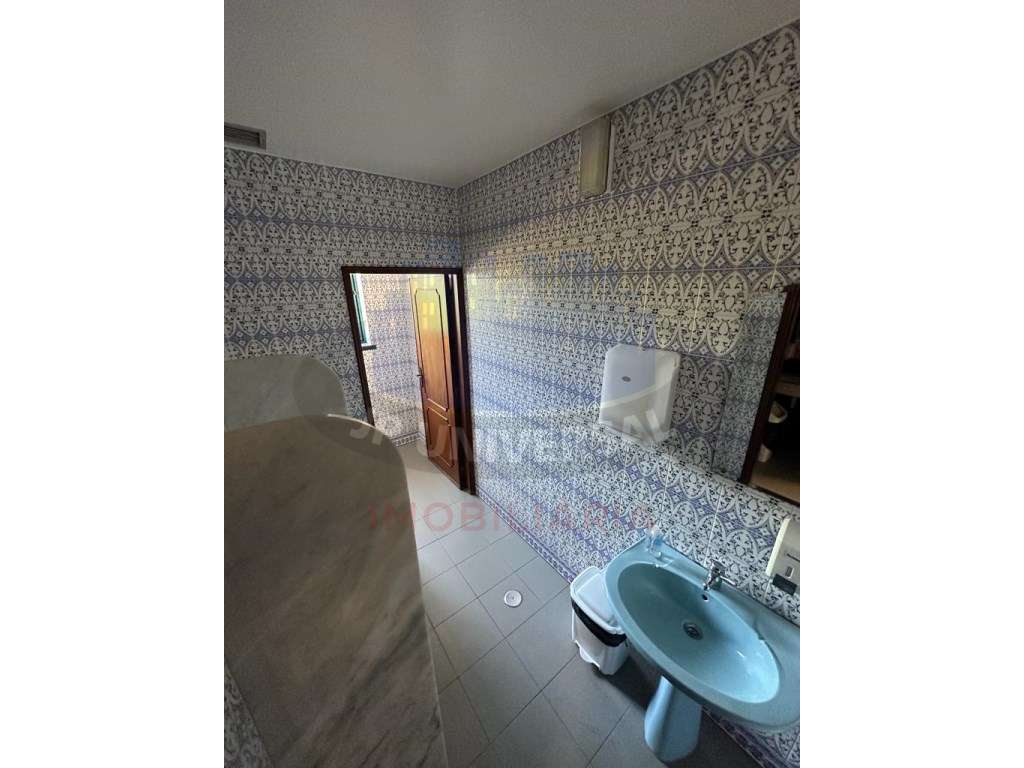 MORADIA T6 VENDA COM ESPAÇO COMERCIAL E RESIDENCIAL , A 10 MINUTOS ...-26