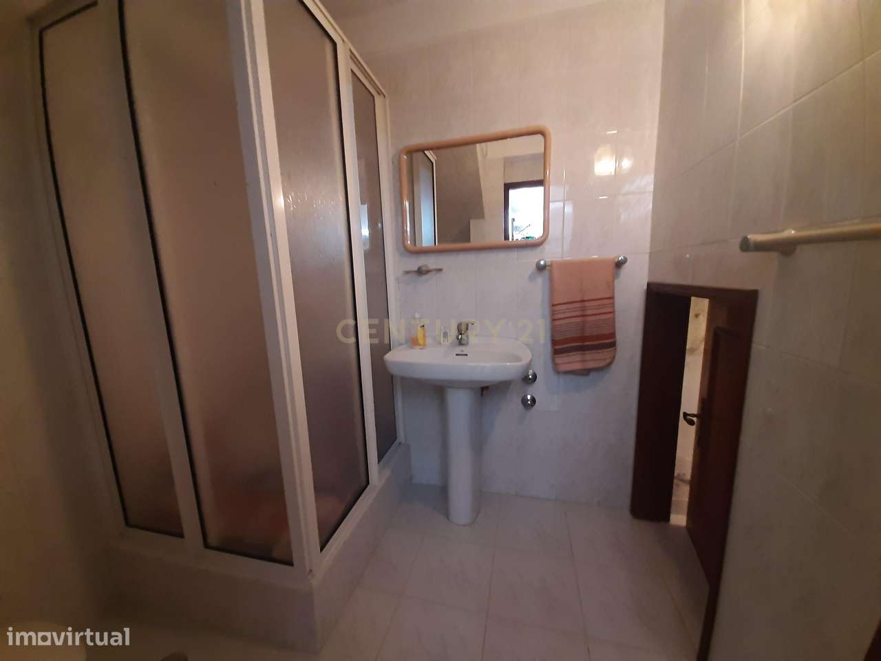 Espetacular Moradia T3 em Lousa com Garagem e Varandas-39