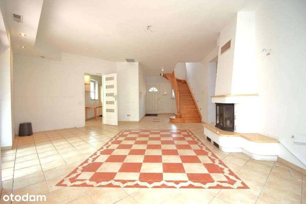 Dom wolnostojący z dużym ogrodem w spokojnej okolicy.-6