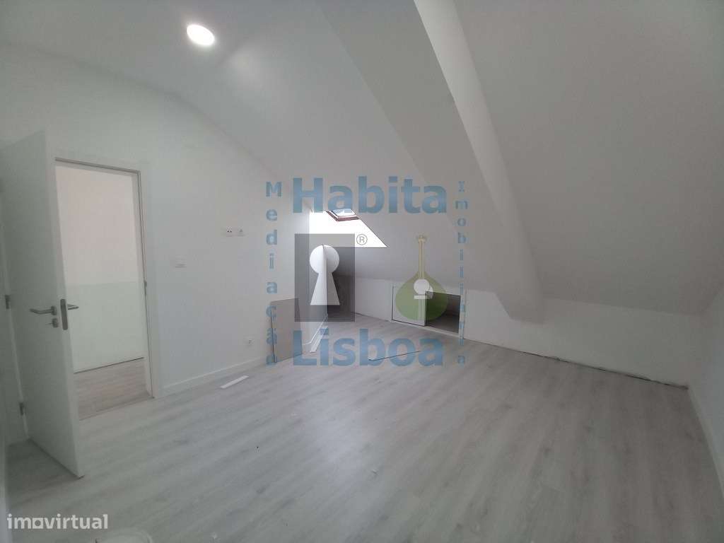 Duplex T3 Com Terraço junto à Praia Costa da Caparica-47