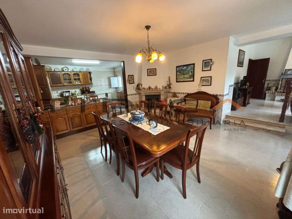 Moradia V4 isolada com bons acessos - Grande imagem: 3/14