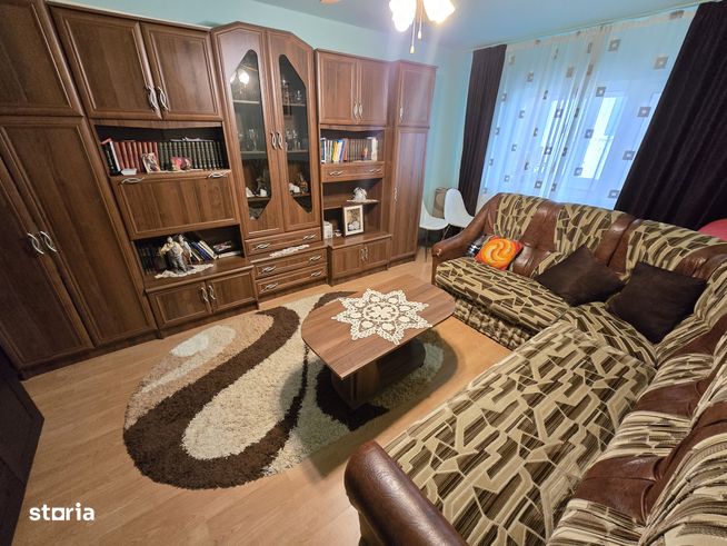 Apartament cu 3 camere ZONA BIG - DE VANZARE-0