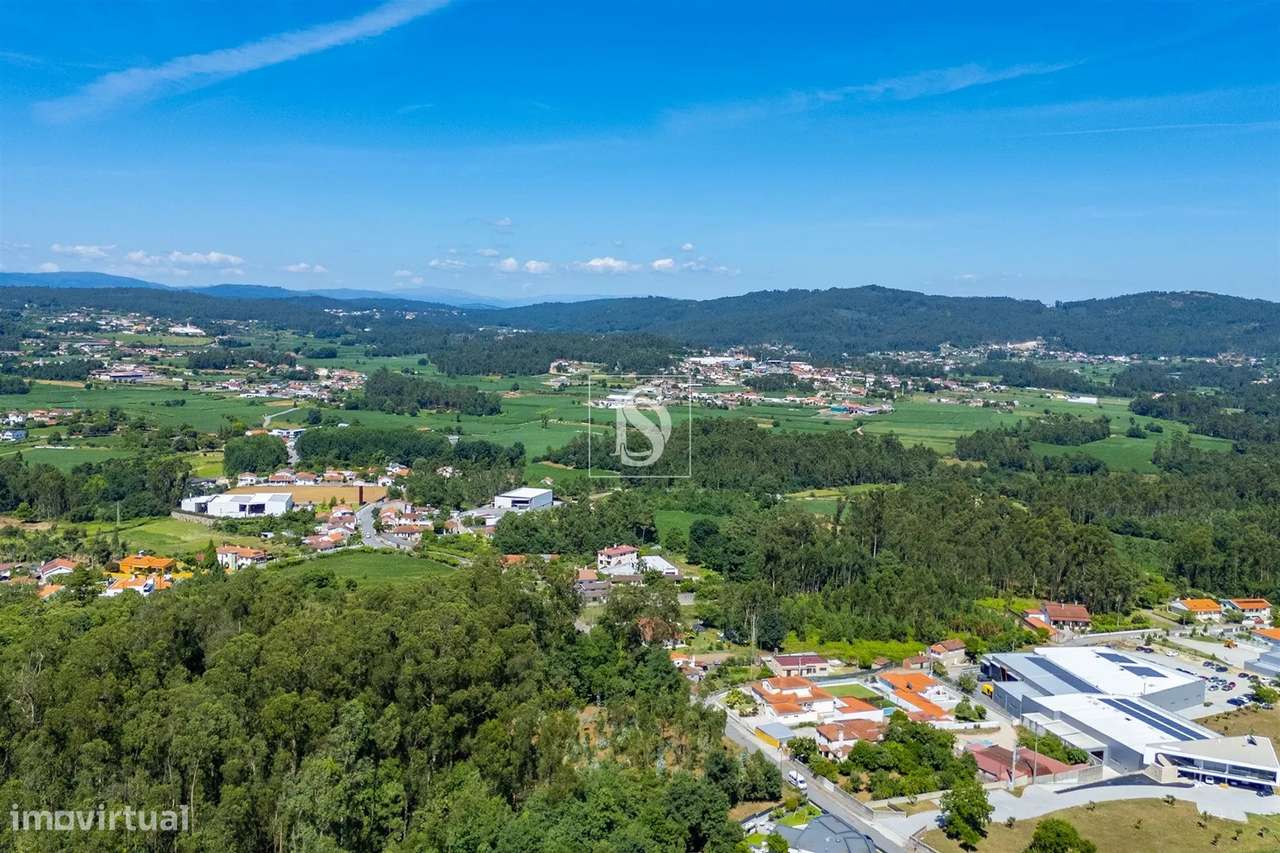 Terreno misto com potencial de construção em Barcelos-21