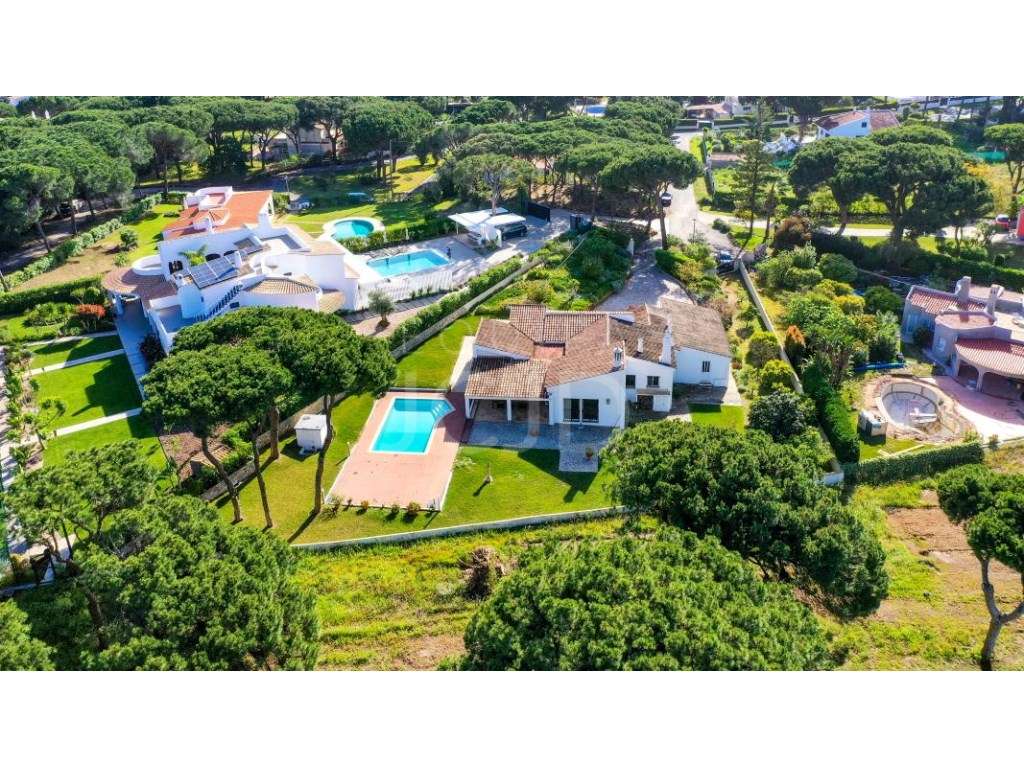 Fantástica Moradia Isolada T4 Frente ao Golfe, Totalmente Remodelad...-42
