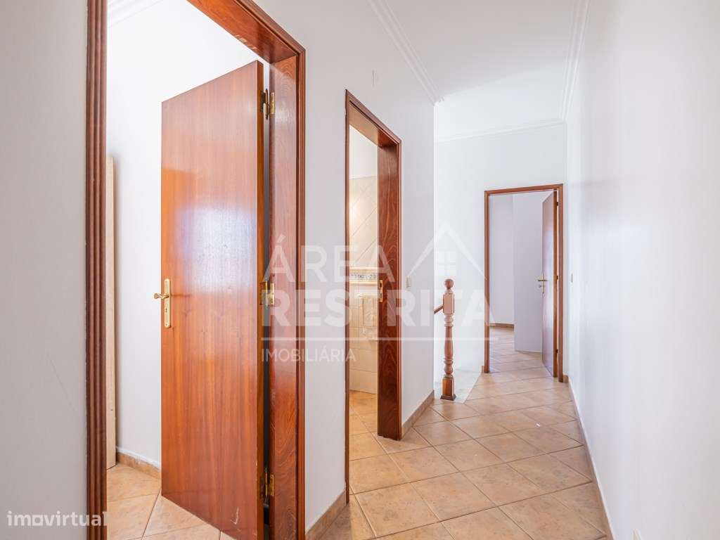 Moradia Geminada T3 com Garagem, Excelentes Áreas e Localização Pri...-17