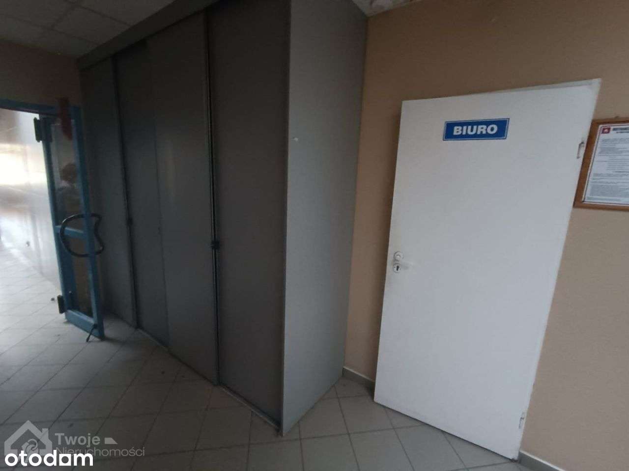 Kompleks magazynowo-biurowy z dużą działką-11