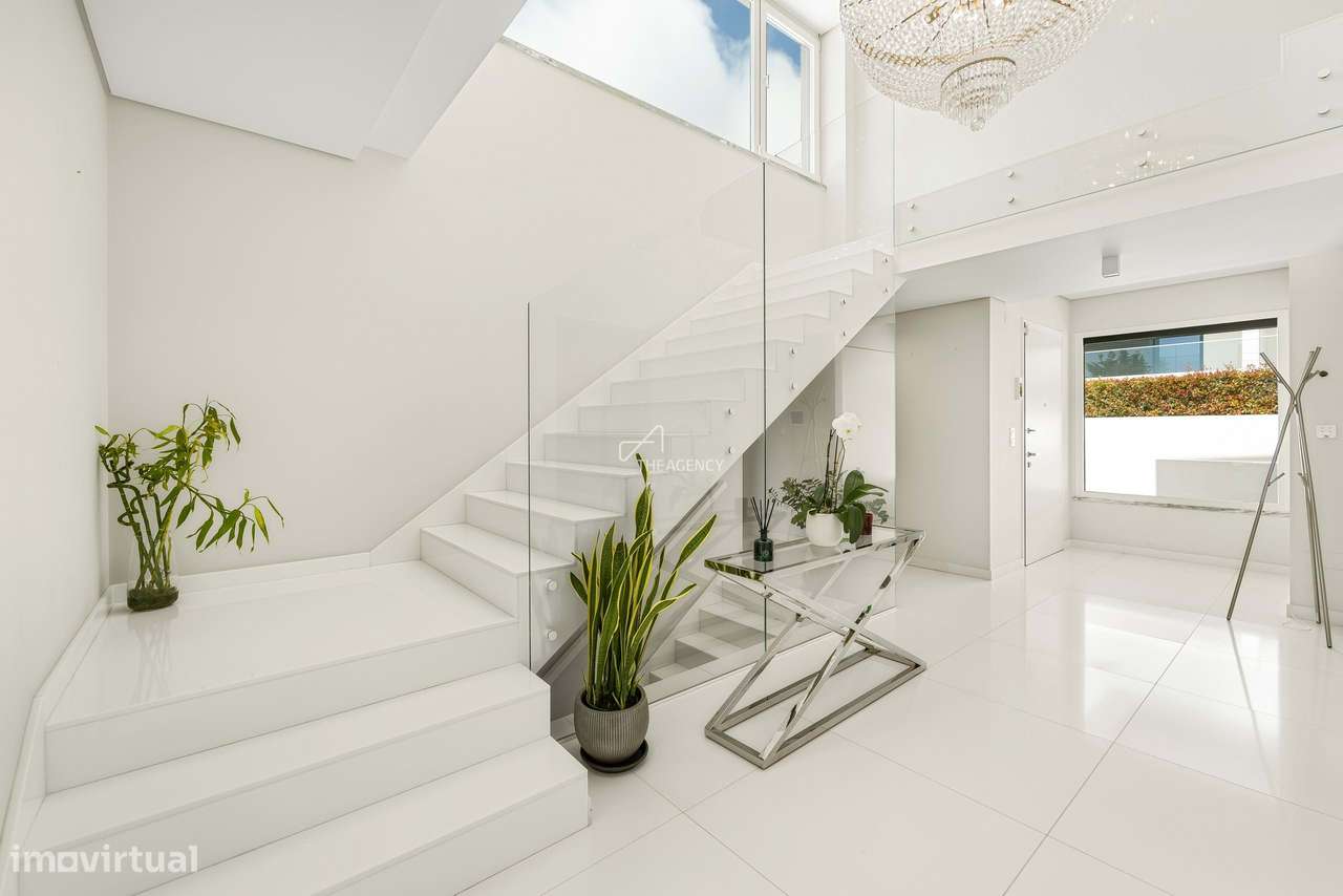 Moradia V4+4 Sofisticada e Moderna com jardins, jacuzzi e cinema em Bi - Grande imagem: 5/45