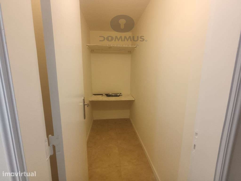 Apartamento T2 C/ algumas melhorias na Tapada das Merces-5