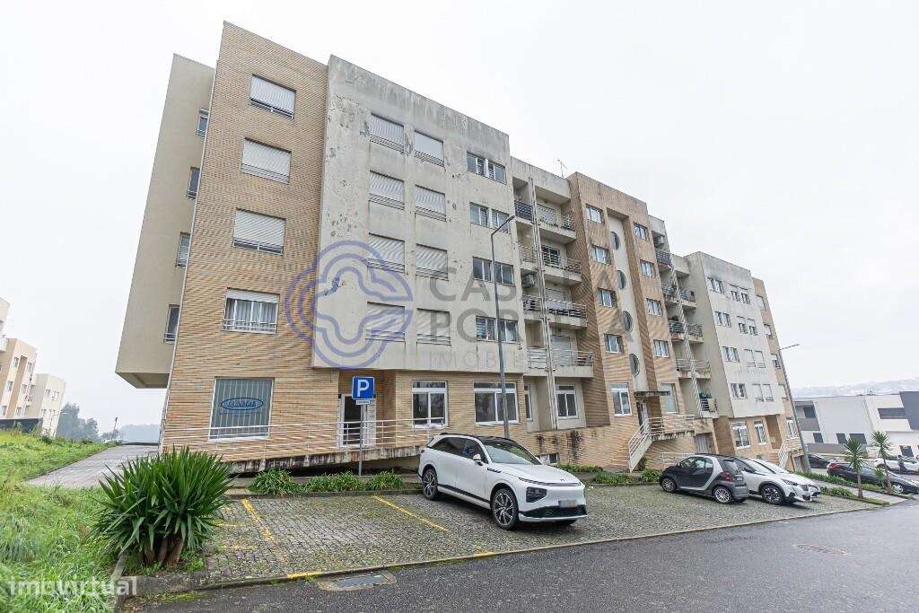 T2 com Garagem junto ao Continente com lugar de garagem e arrumos - Grande imagem: 2/24