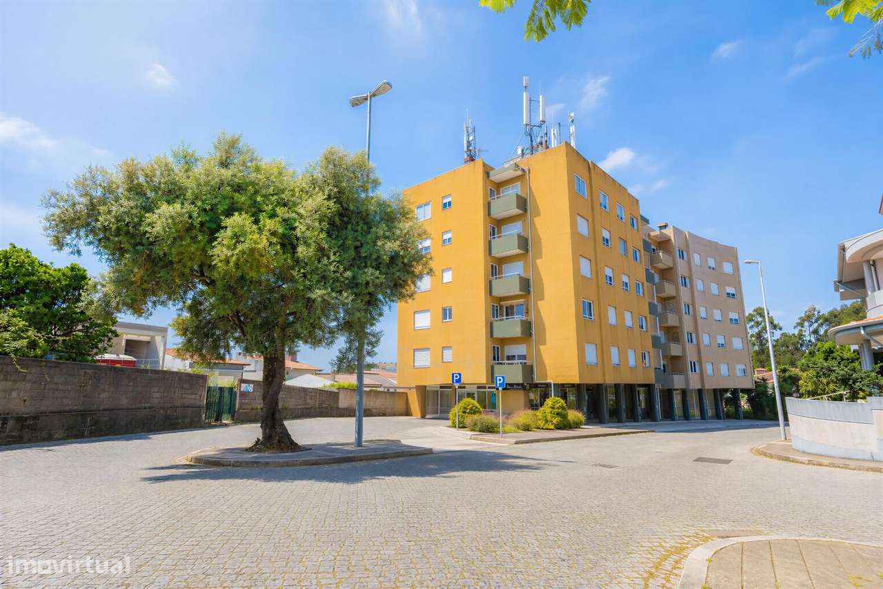Apartamento T2 com Varanda — Excelente Localização junto ao Metro-25