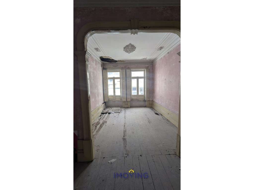 Moradia para remodelar - 3 pisos - jardim- centro do Porto-22