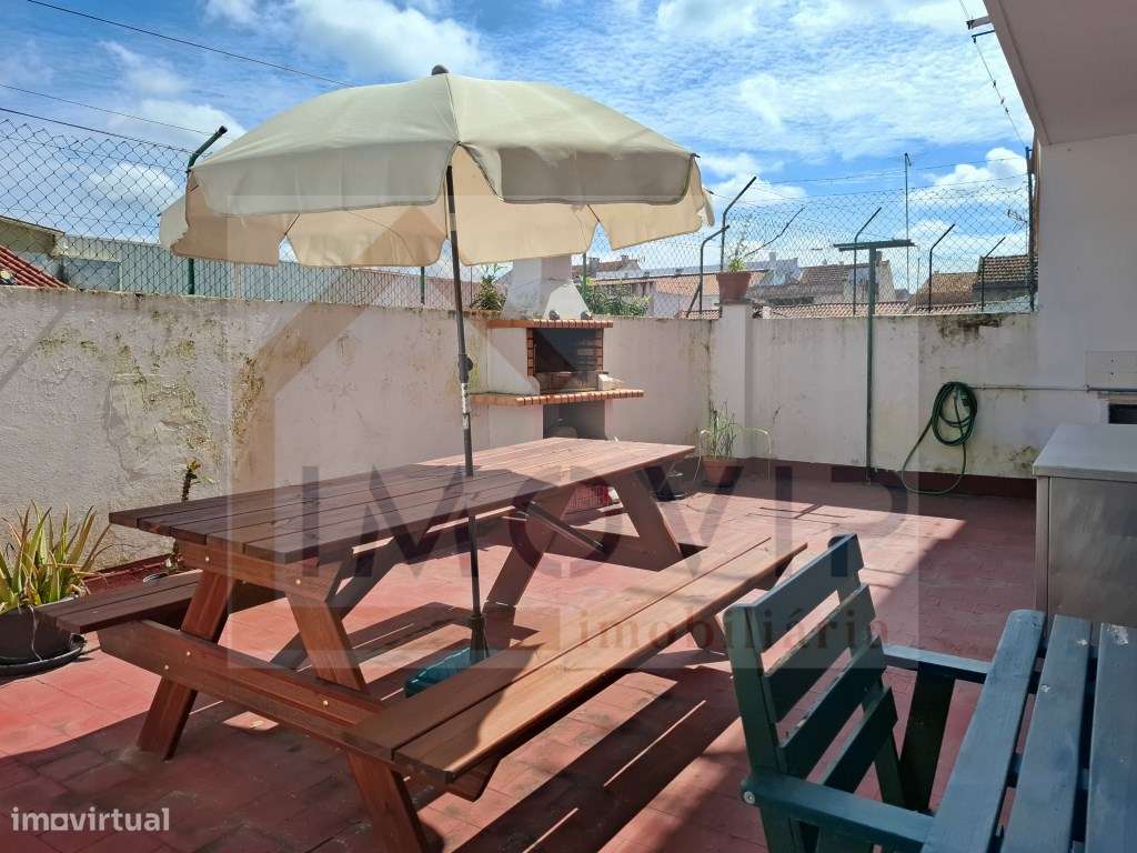 Apartamento T3 com terraço no Montijo (centro)-34