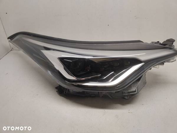 TOYOTA CH-R LIFT FULL LED LAMPA PRAWA 81110-F4280 - 1