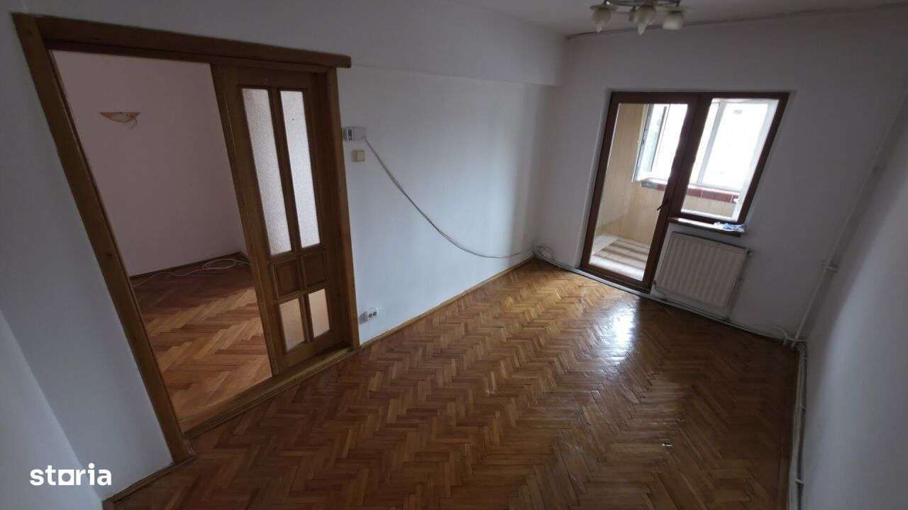 Apartament 2 camere central , 57 mp Petrosani, Hunedoara - Imagine principală: 2/16