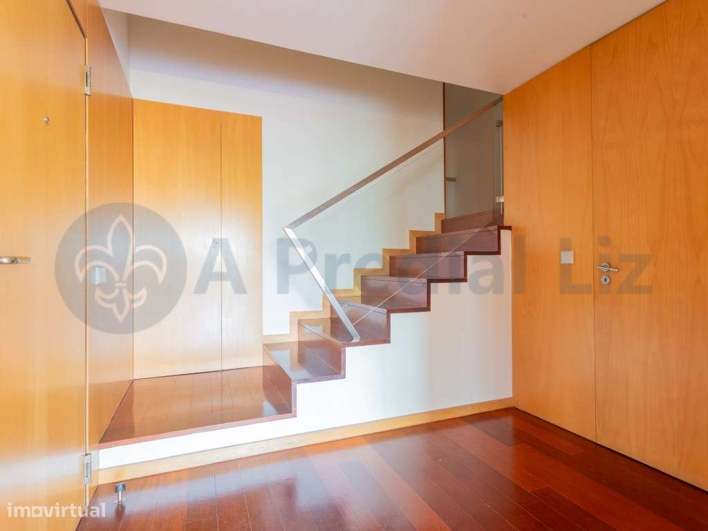 Apartamento T3+1 Duplex - À Av. da Boavista-13