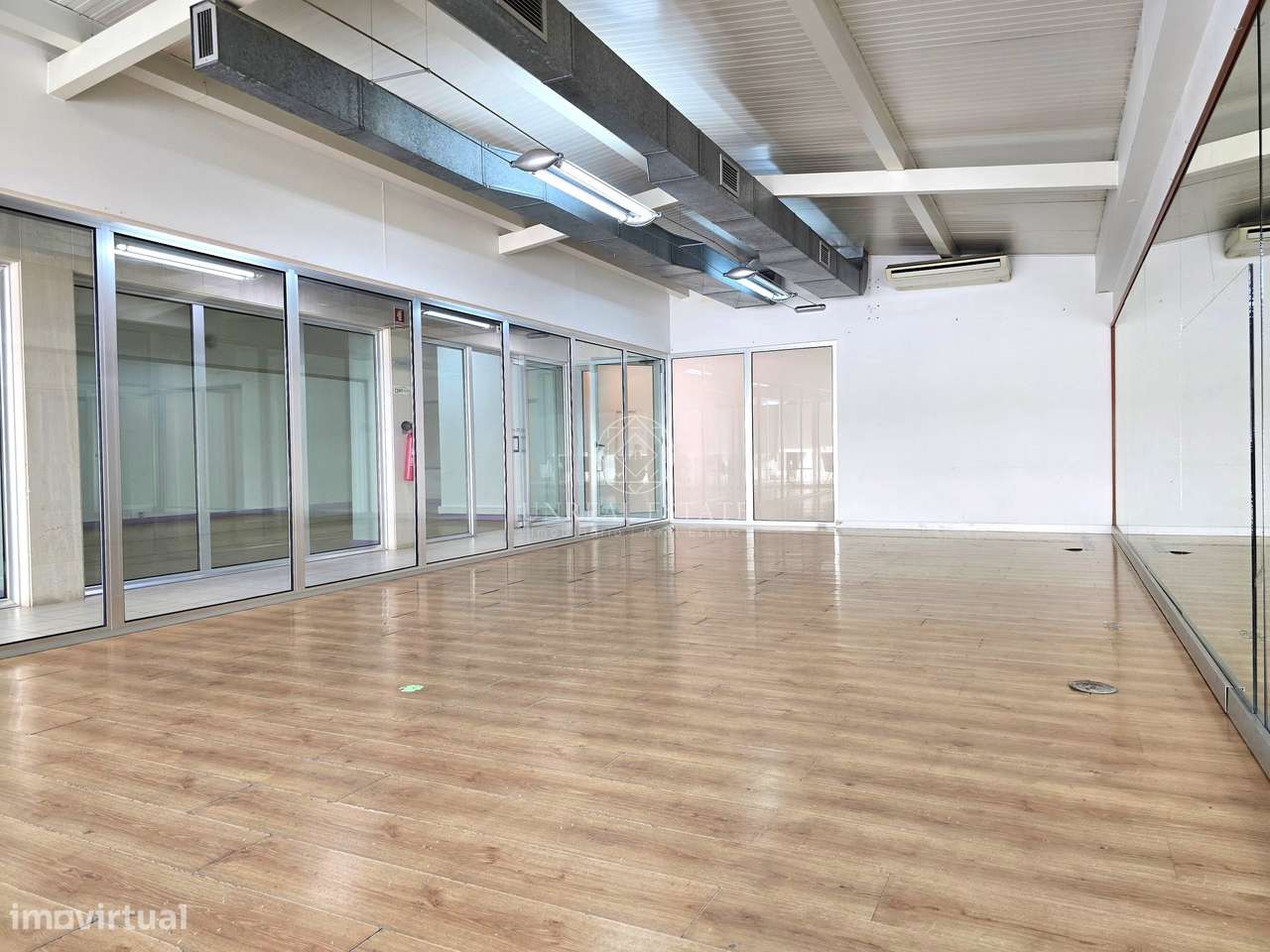 Espaço Comercial com 575 m² para Clínica, Ginásio ou Centro de Saúde n-37