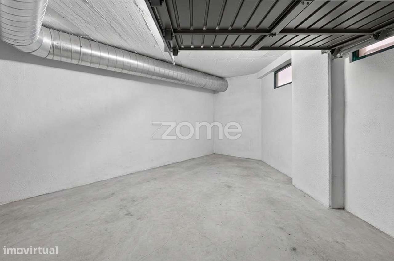 T2 de Excelência no Jardim da Amoreira com Box e Arrecadação-38