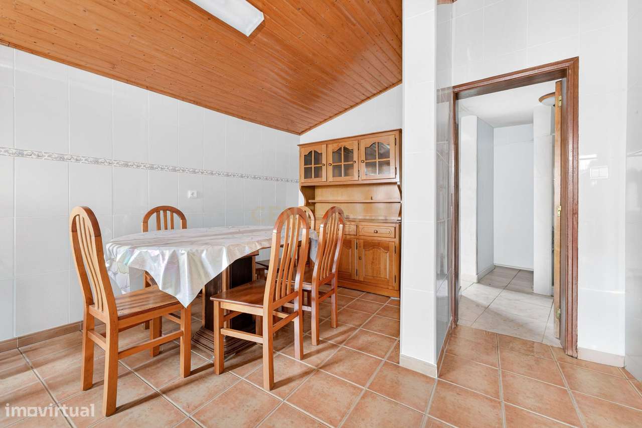 Oportunidade Única: Moradia T2 Tradicional nas Achadas da Cruz-5