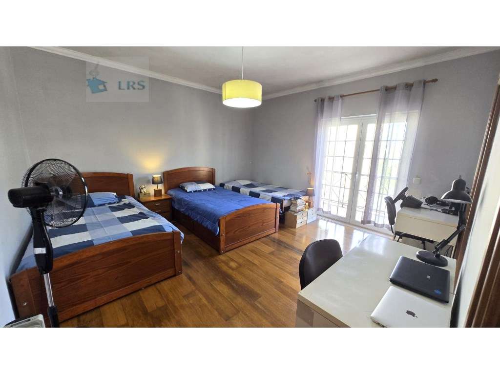 Moradia em Alcoitão - Excelente Oportunidade

Situada numa zona r...-30