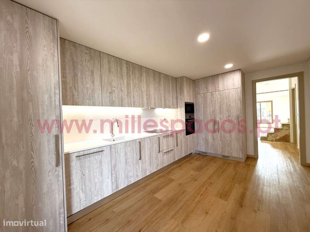 Duplex T3+1 Novo - Garagem individual e Terraço-38