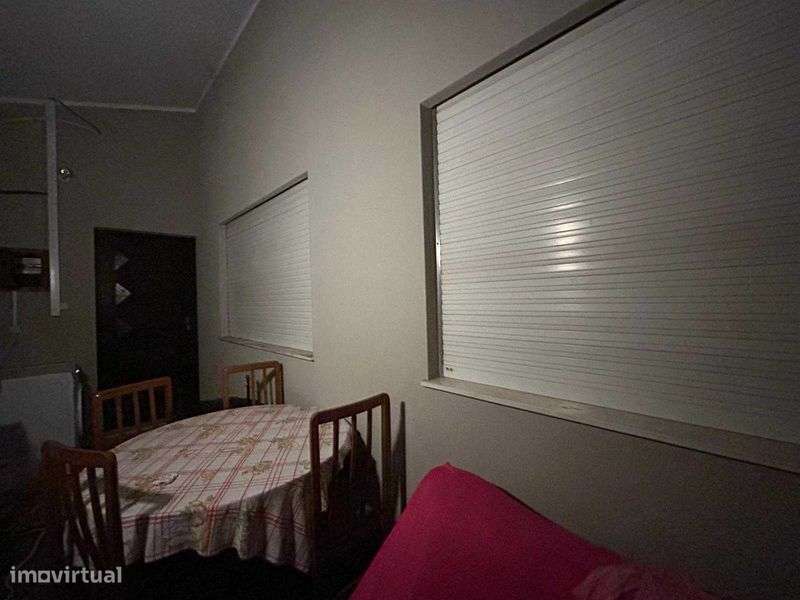 Casa tipo T3, com Lugar de estacionamento e pequeno pátio - Grande imagem: 5/7