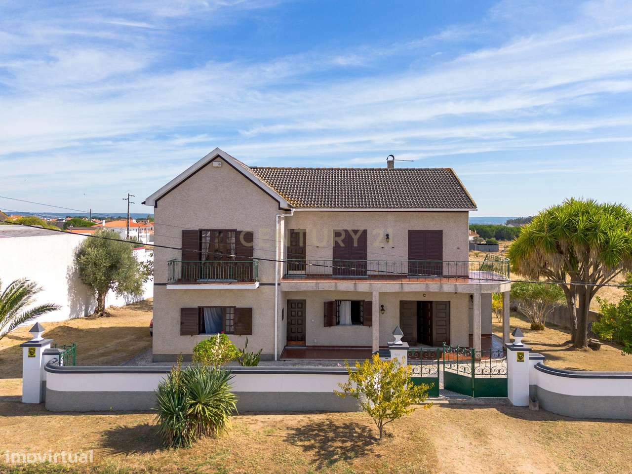 Moradia T4 com Potencial para 2 Frações  Terreno de 8.480 m²  Torres N-13