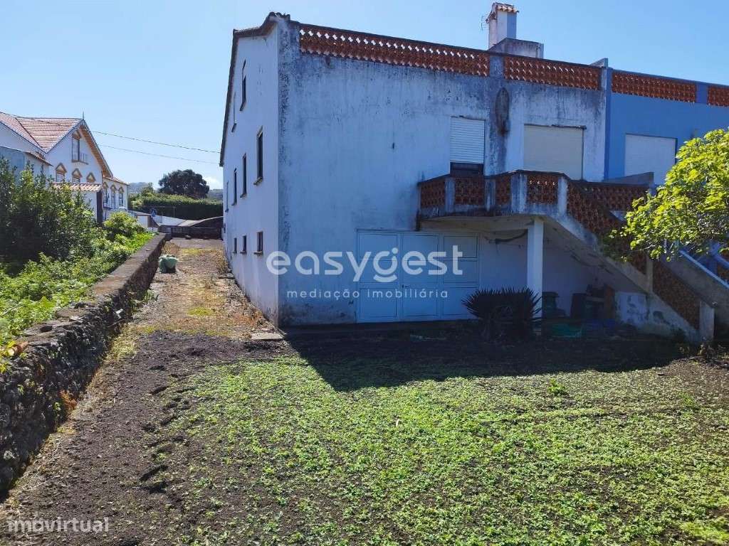 Moradia T5 em Biscoitos Ilha Terceira Com duas Garagens e Quintal - Grande imagem: 5/39