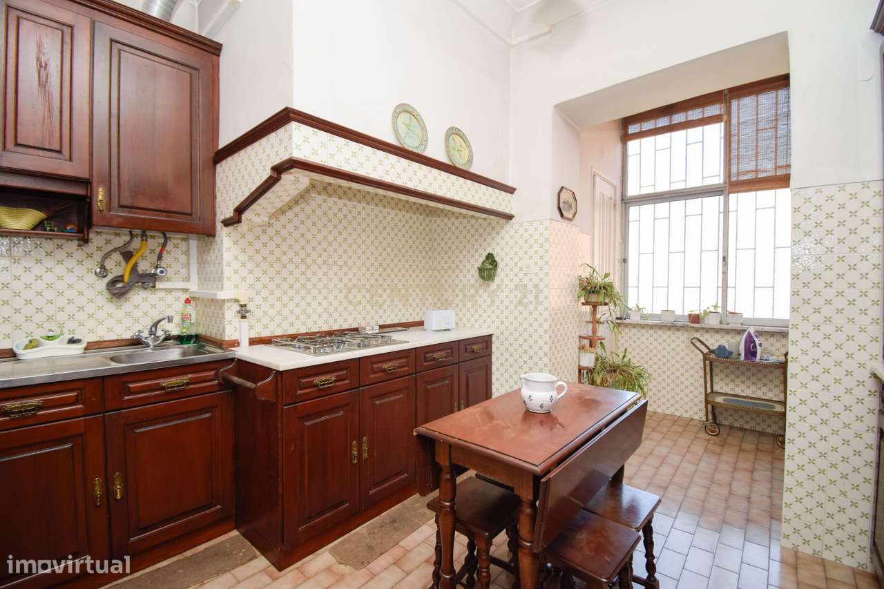 Apartamento T3 com Elevador, no Areeiro | Av. Roma| Campo Pequeno - Li-18