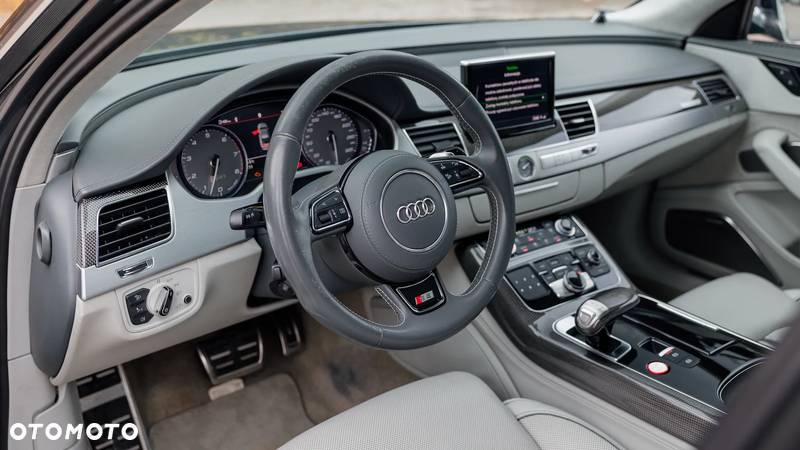 Audi S8 - 10