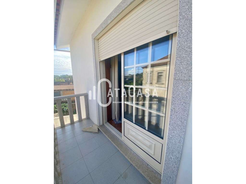 Moradia Geminada T4 para venda na freguesia de Aguada de Cima-17