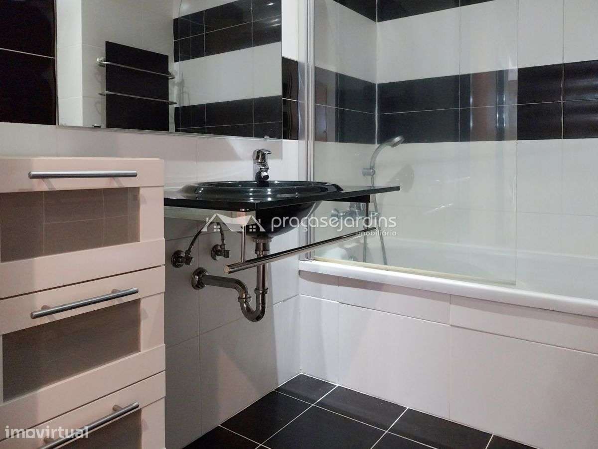 Apartamento T1 Mobilado e Equipado-9