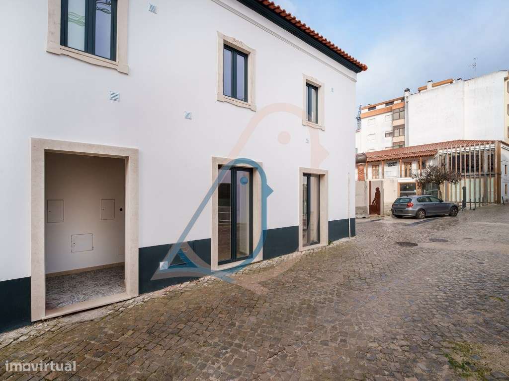 Moradia V2 Geminada no Centro da Cidade de Ourém - Grande imagem: 3/38