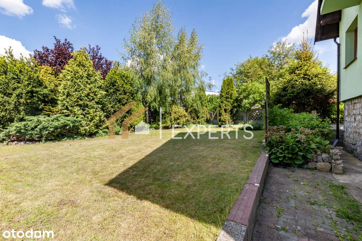 Piękny dom z dwoma garażami i pięknym ogrodem - Pełny obrazek: 4/20