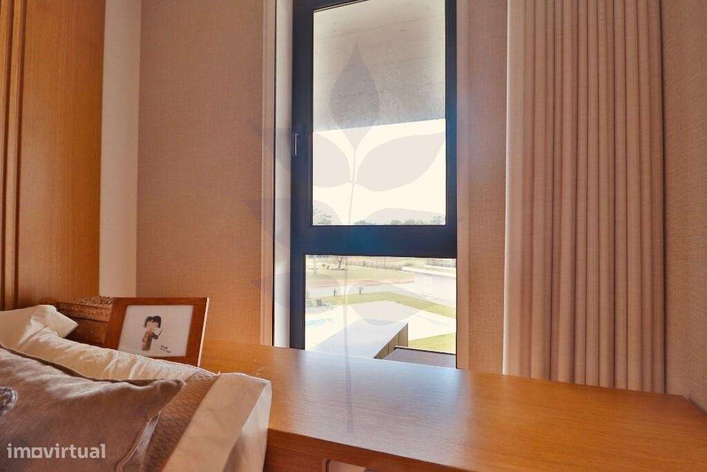 Vende-se T3 Duplex - Condominio Fechado - Como Novo - Empreendimento V-42