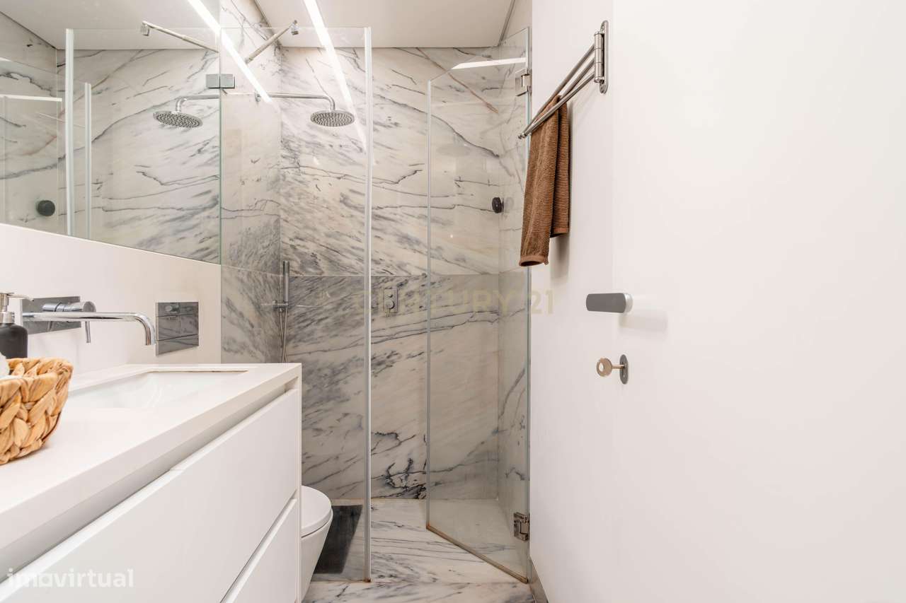 Apartamento Renovado com Terraço na Pontinha-5