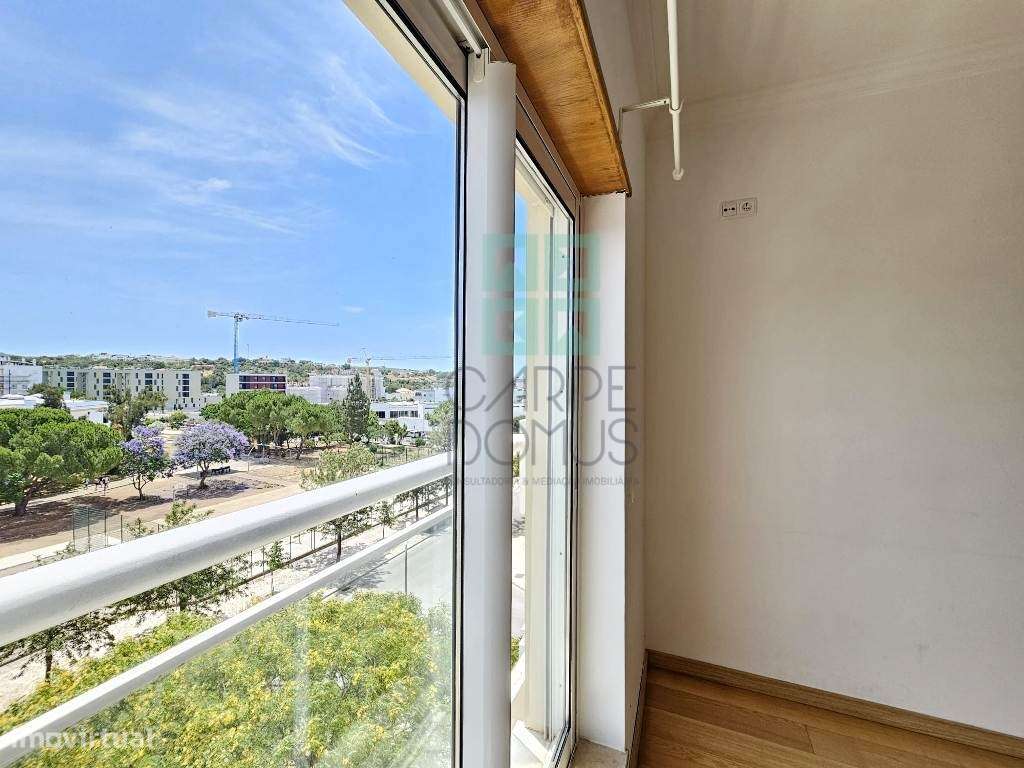 Espaçoso apartamento T3, com parqueamento, junto centro de Loulé, A...-46