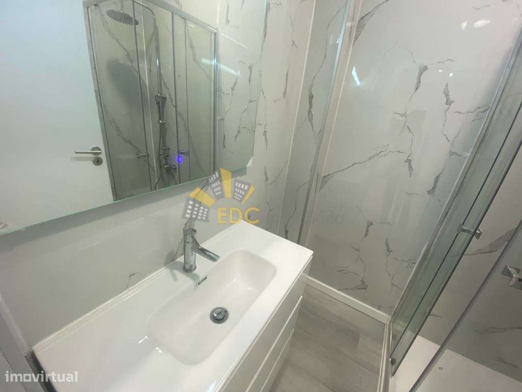 Apartamento T1 Remodelado em Zona Central da Amadora| Junto a Trans...-9