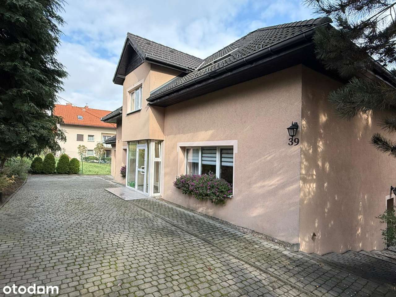 Dom marzeń na wzgórzu Kaplicówka w Skoczowie – prestiż, komfort !-11