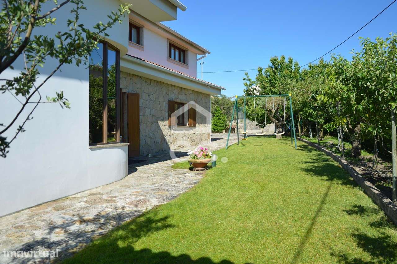 Moradia térrea com piscina e terreno envolvente com arvores de frutos - Grande imagem: 2/60