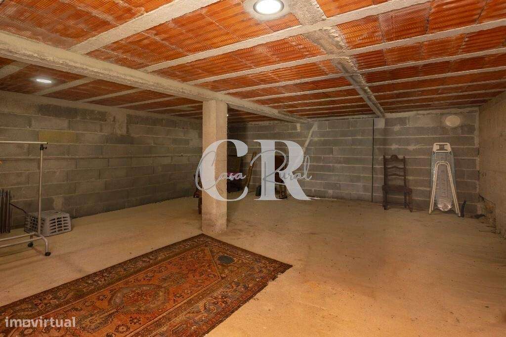 Fantástica moradia isolada em pedra com 3 quartos, varanda, pátio, ter-23