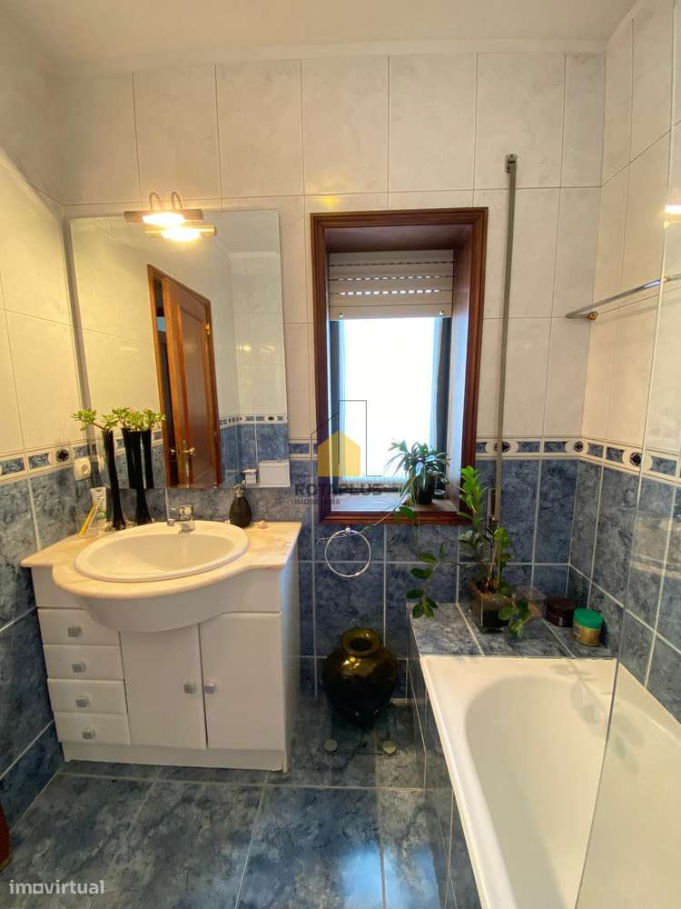 Apartamento T1+1 com Excelente Varanda e Garagem-14